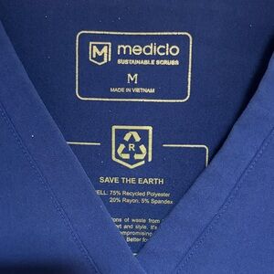 Mediclo Women's V-Neck Scrub Top in Navy Blue